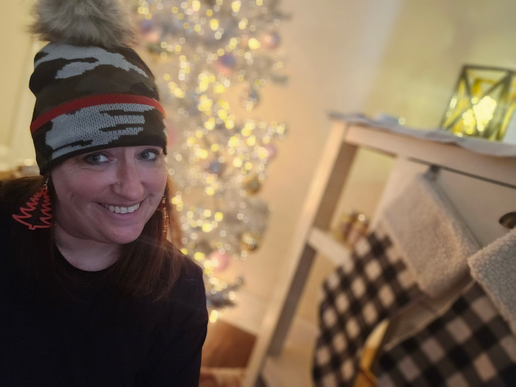 Grey, Black ⚫️ & White ⚪️  With Red 🔴 Stripe