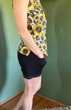 Load image into Gallery viewer, Black Shorts With Pockets &amp; Stud Detail At Legs
