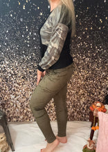 Load image into Gallery viewer, Olive Green Velvet Leggings With Elastic Waist
